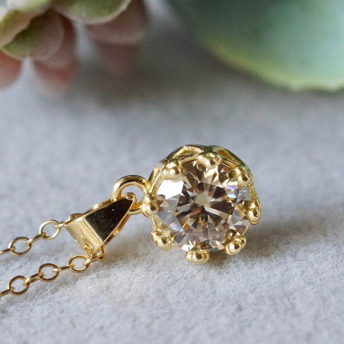 Handmade】ブラウン 合成モアッサナイト クラウンモチーフ ペンダント