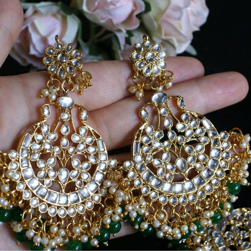 インドグリーン宝石ピアス インドグリーン宝石ピアス