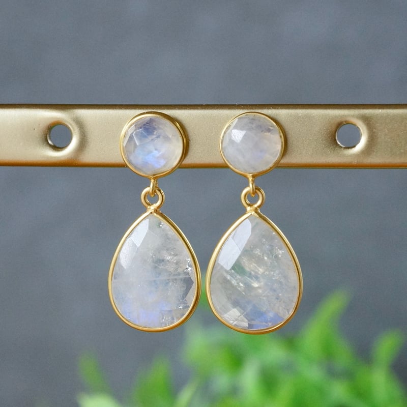 レインボームーンストーン 揺れるピアス 18kゴールドプレーテッド