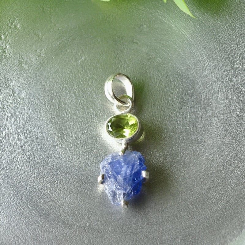 タンザナイト/ペリドット ラフカット（原石）ペンダントトップ