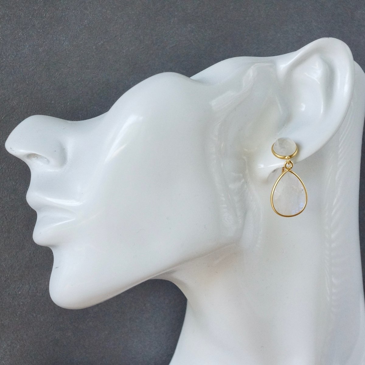 レインボームーンストーン　ピアス　18kgp シルバー925 （sv-80-1） レインボームーンストーン 揺れるピアス 18kゴールドプレー