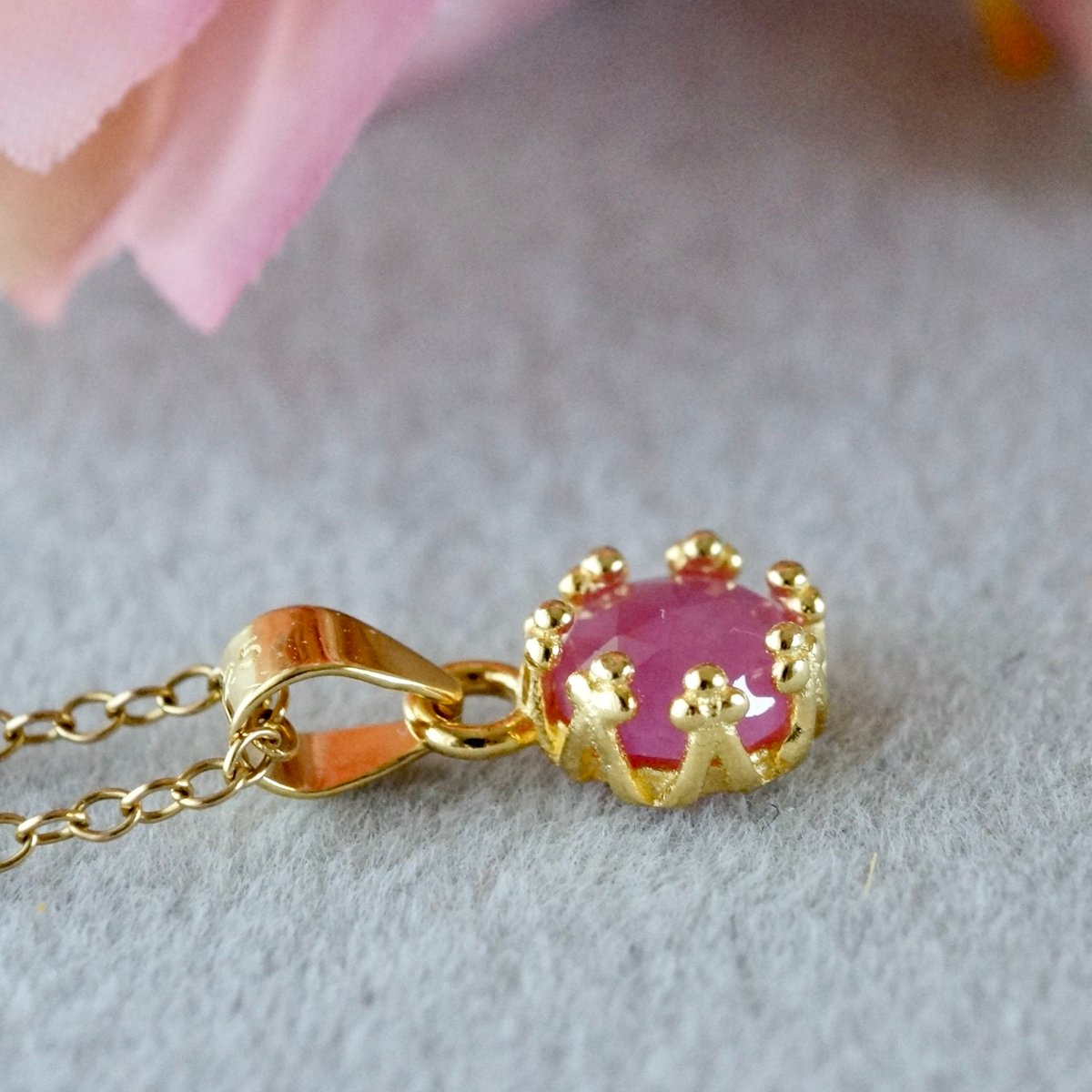 ルビー ペンダントトップ ピンクサファイア ペリドット ブレスレット ビズー公式】ルビー K18(18金) ペンダントトップ フラヴィ | 希少石