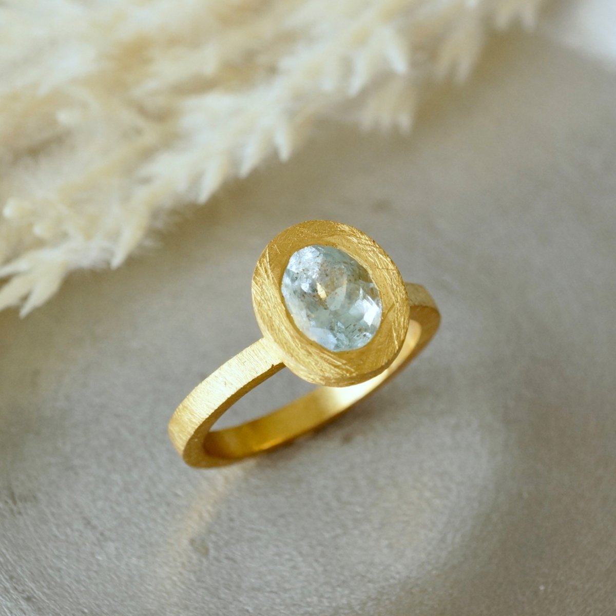 アクアマリン 18kベゼルのシルバーリング アクアマリン 18kベゼルのシルバーリング