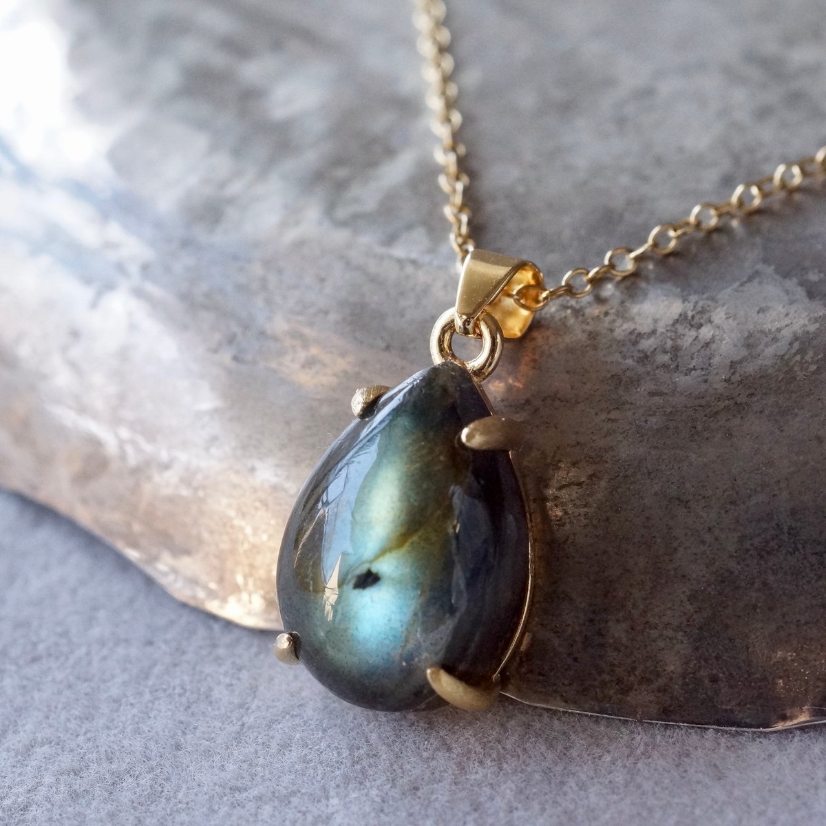 Handmade】ラブラドライト ペアーシェイプ ペンダントトップ 18k