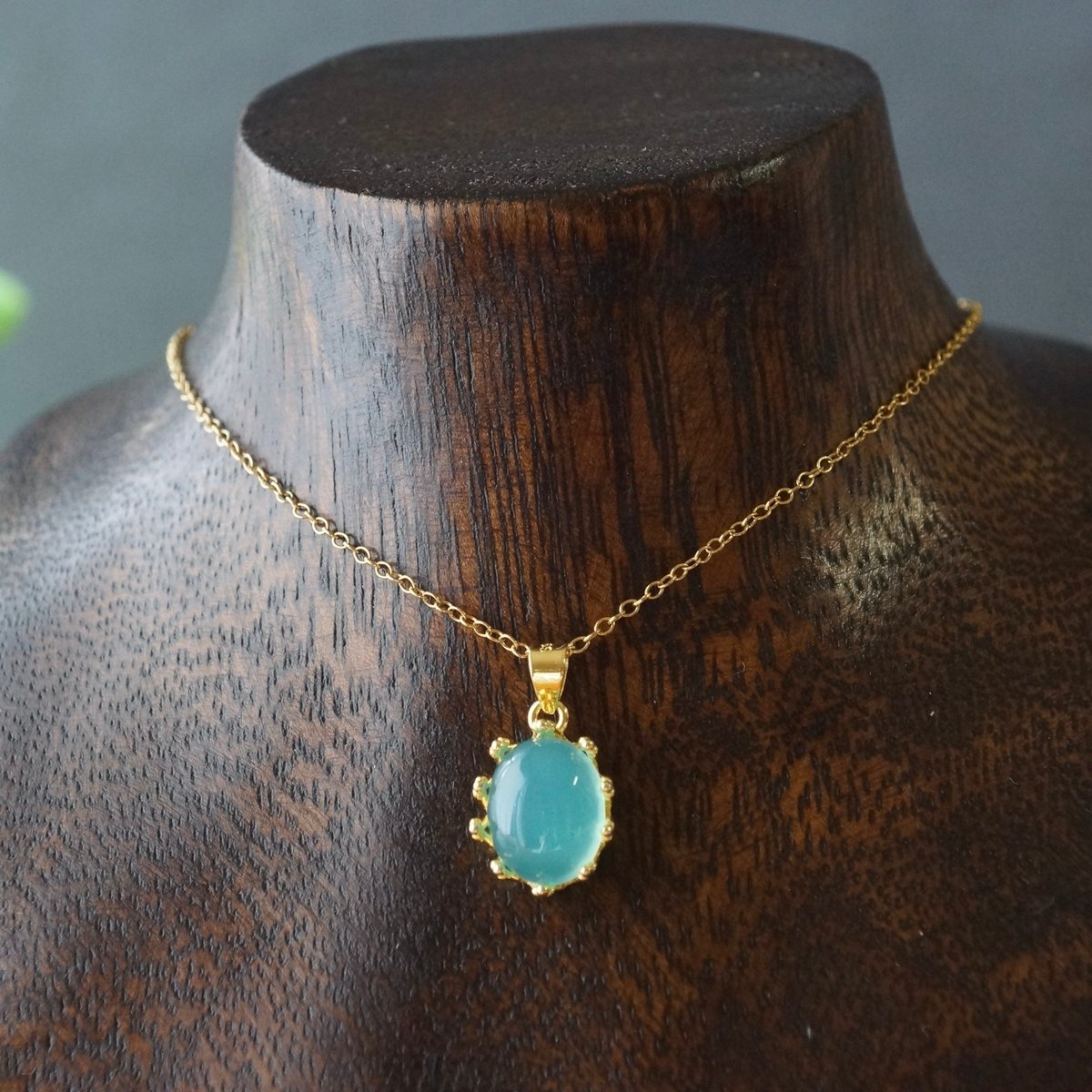 受注制作】シーブルーカルセドニー クラウンモチーフ ペンダントトップ