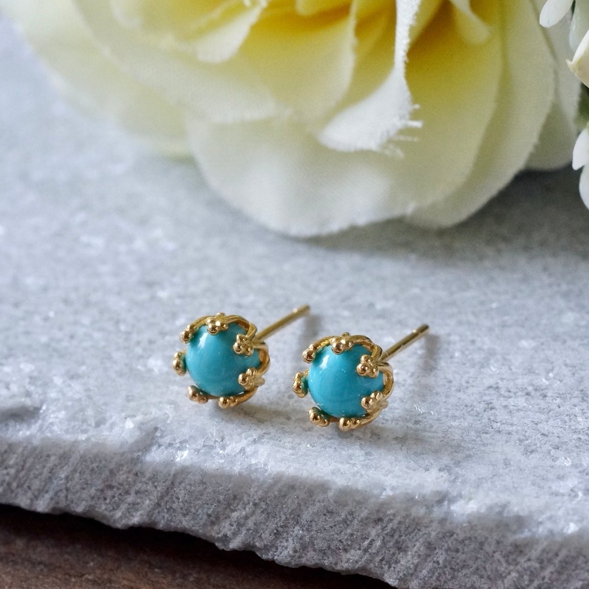 Handmade】アリゾナターコイズ クラウンモチーフ スタッドピアス 18k