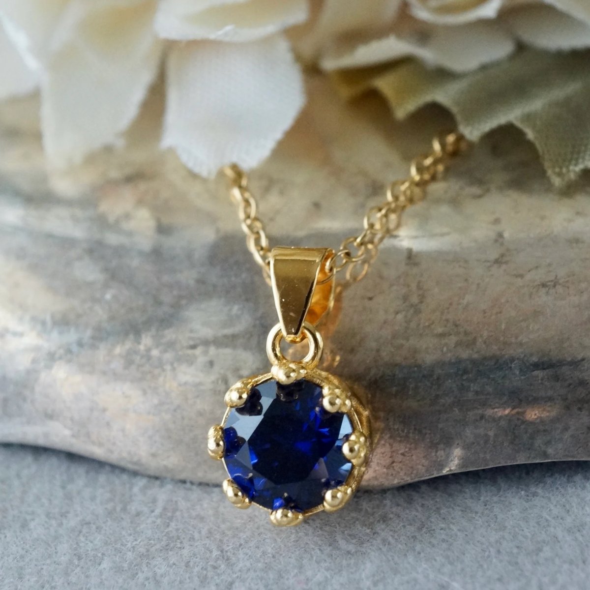 天然石ブルー石 サファイア？ペンダントトップk18WG 天然石ブルー石 サファイア？ペンダントトップk18WG