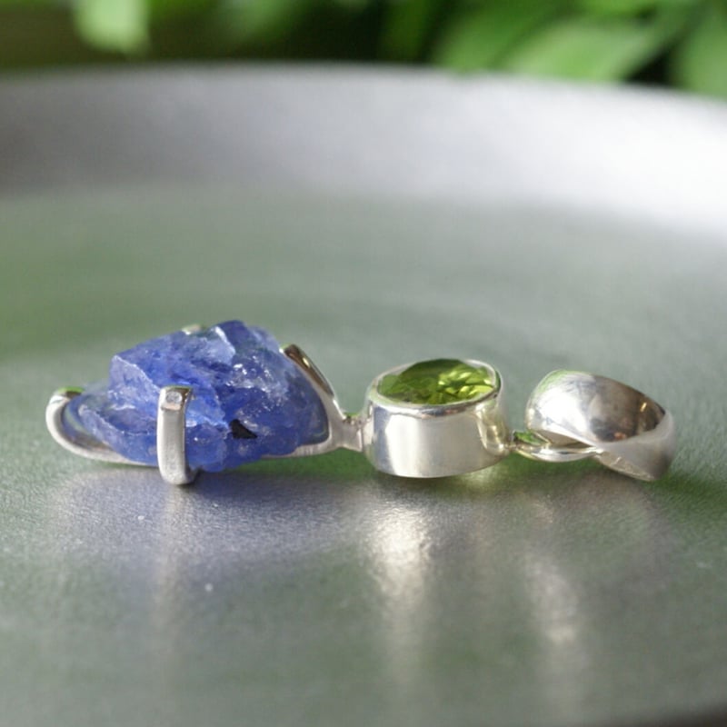 タンザナイト/ペリドット ラフカット（原石）ペンダントトップ