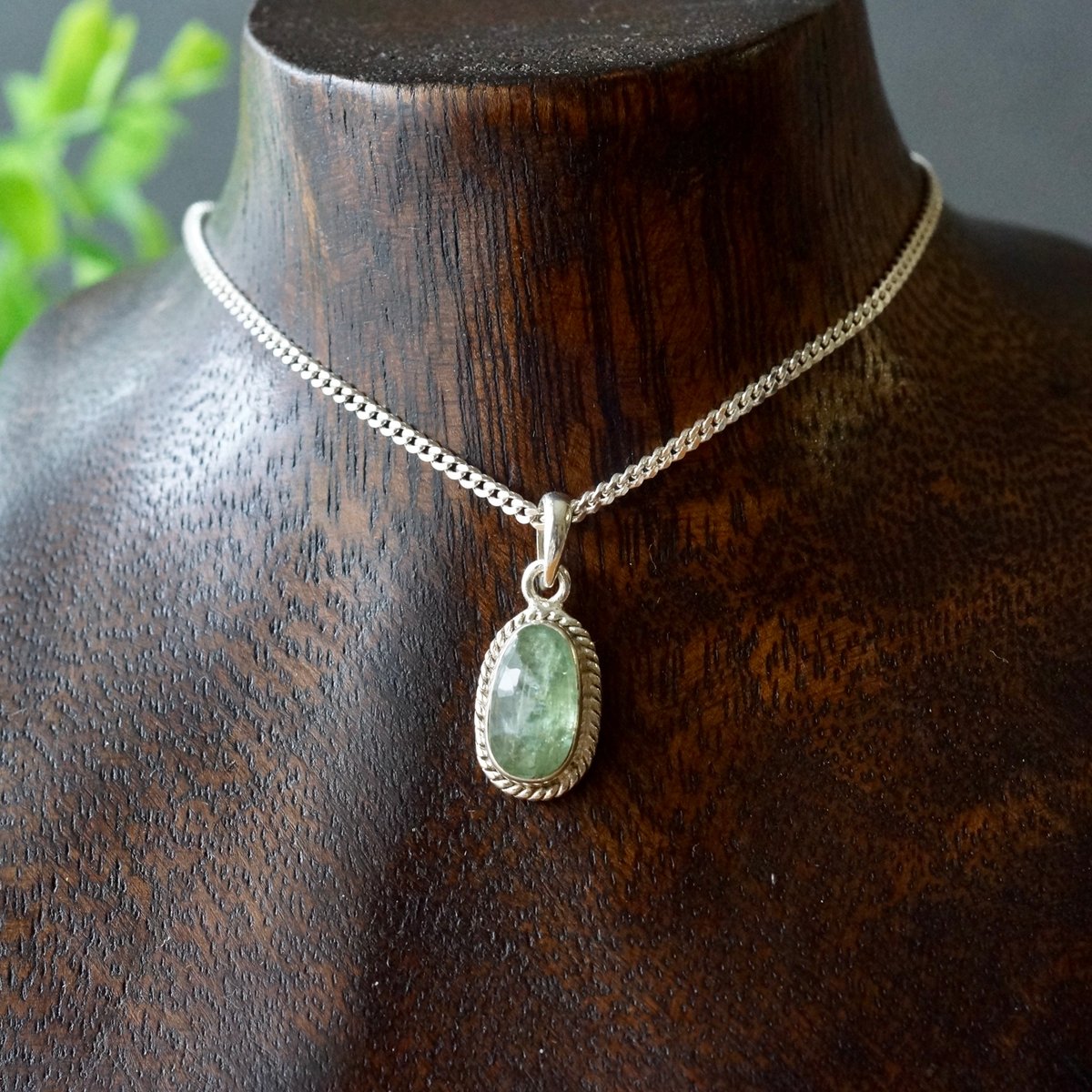 グリーンカイヤナイト ローズカット ペンダントトップ シルバー925