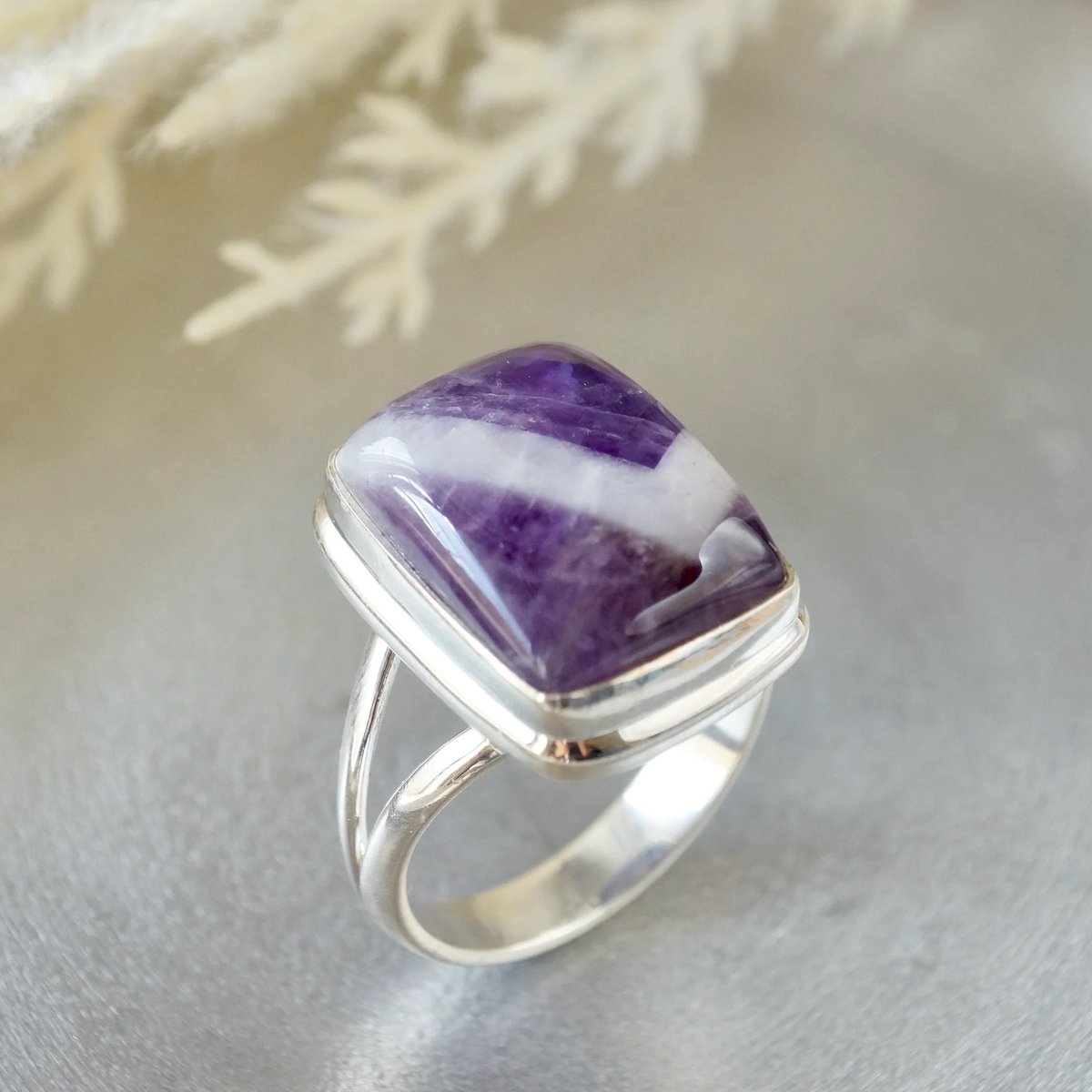 再販シェブロンアメジストスクロールカービングピアスチャーム☆片側