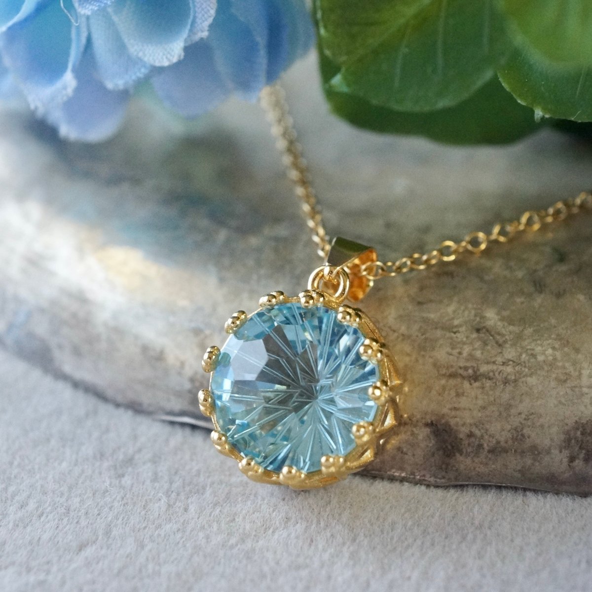 Handmade】ブルートパーズ 花火カット クラウンモチーフ ペンダント