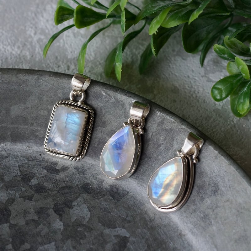 レインボームーンストーン ファセットカット ペンダントトップ