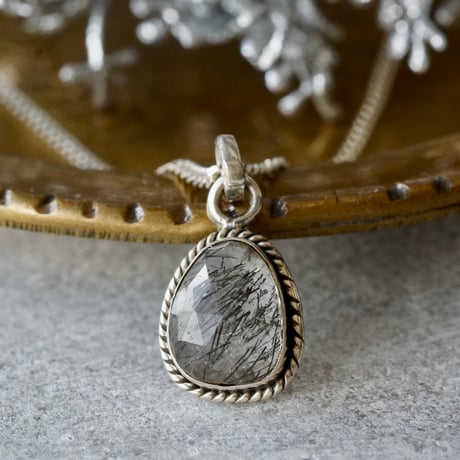 ブラックルチルクォーツ | STORES