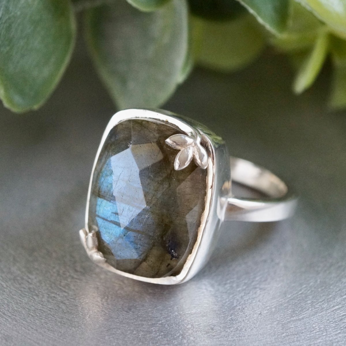 ラブラドライト スクエア リーフモチーフリング シルバー925 約14.5号