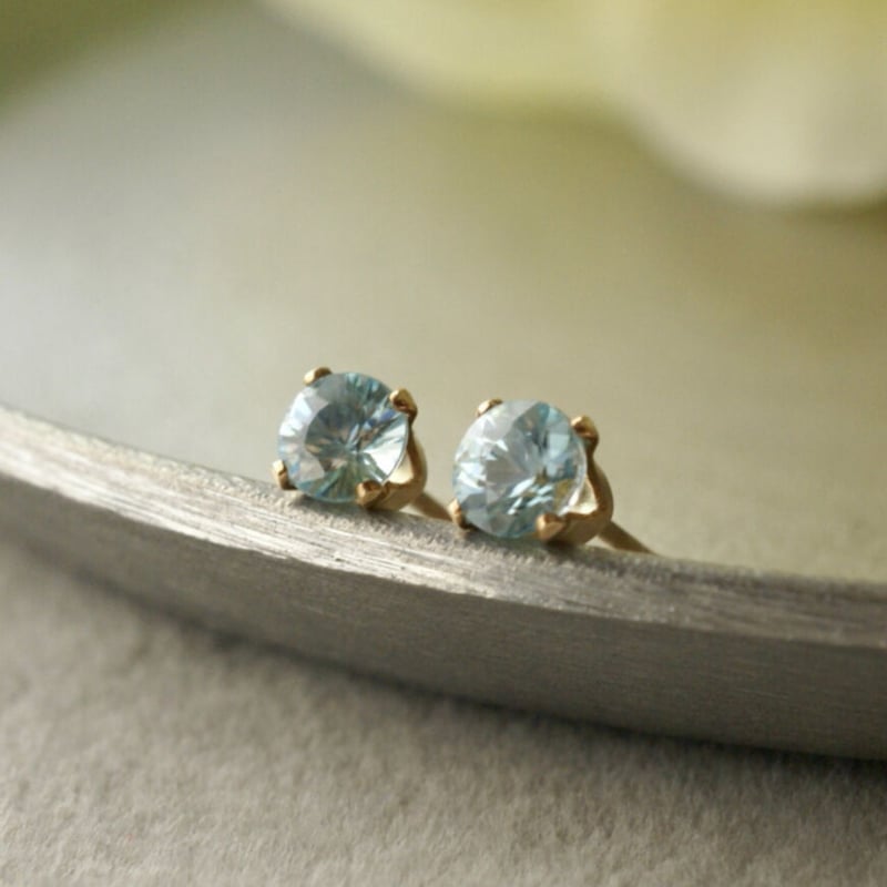 Handmade】ブルージルコン スタッドピアス 14kゴールドフィルド製 4mm