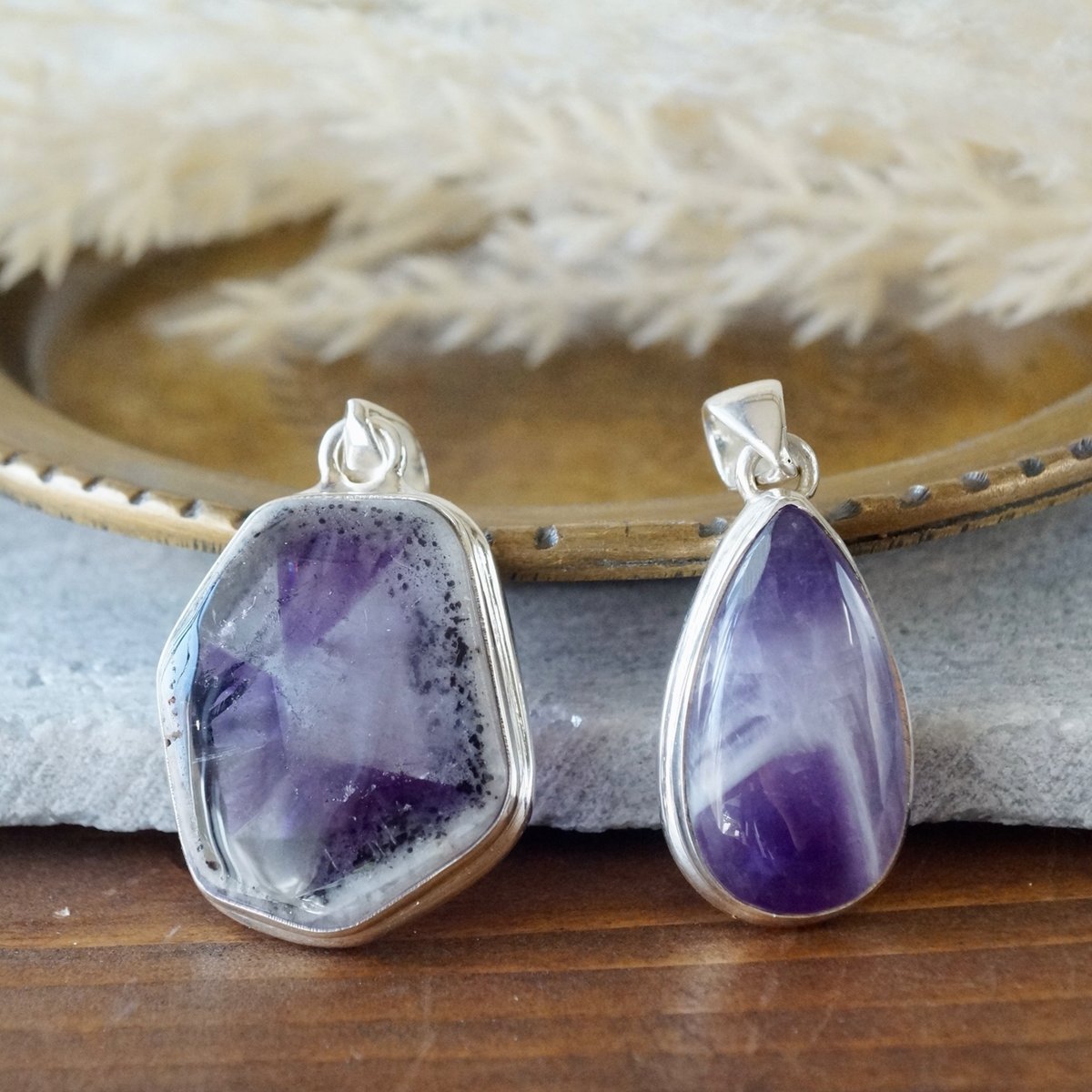 別名：シェブロンアメジスト、スピリットクォーツ本物の石。