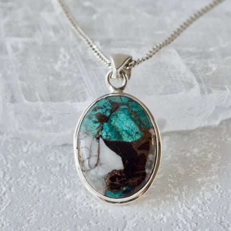 オルゴナイト｜強力パワー！！鉄質隕石×エリートシュンガイトの勾玉×クリソコラ オルゴナイト｜強力パワー！！鉄質隕石×エリートシュンガイトの