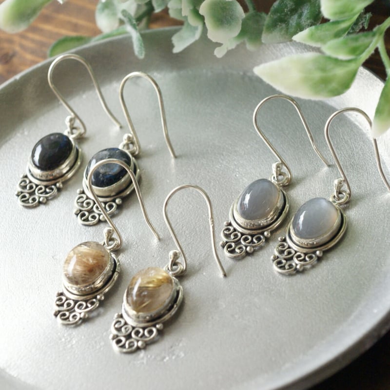 ○グレームーンストーン カボションカット エスニックピアス シルバー