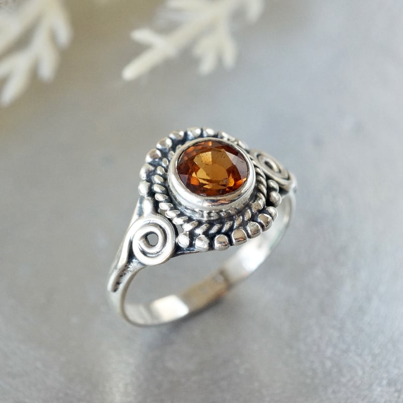 ガーネット 925シルバーリング 16号 インド製 永遠のバラ。ガーネット