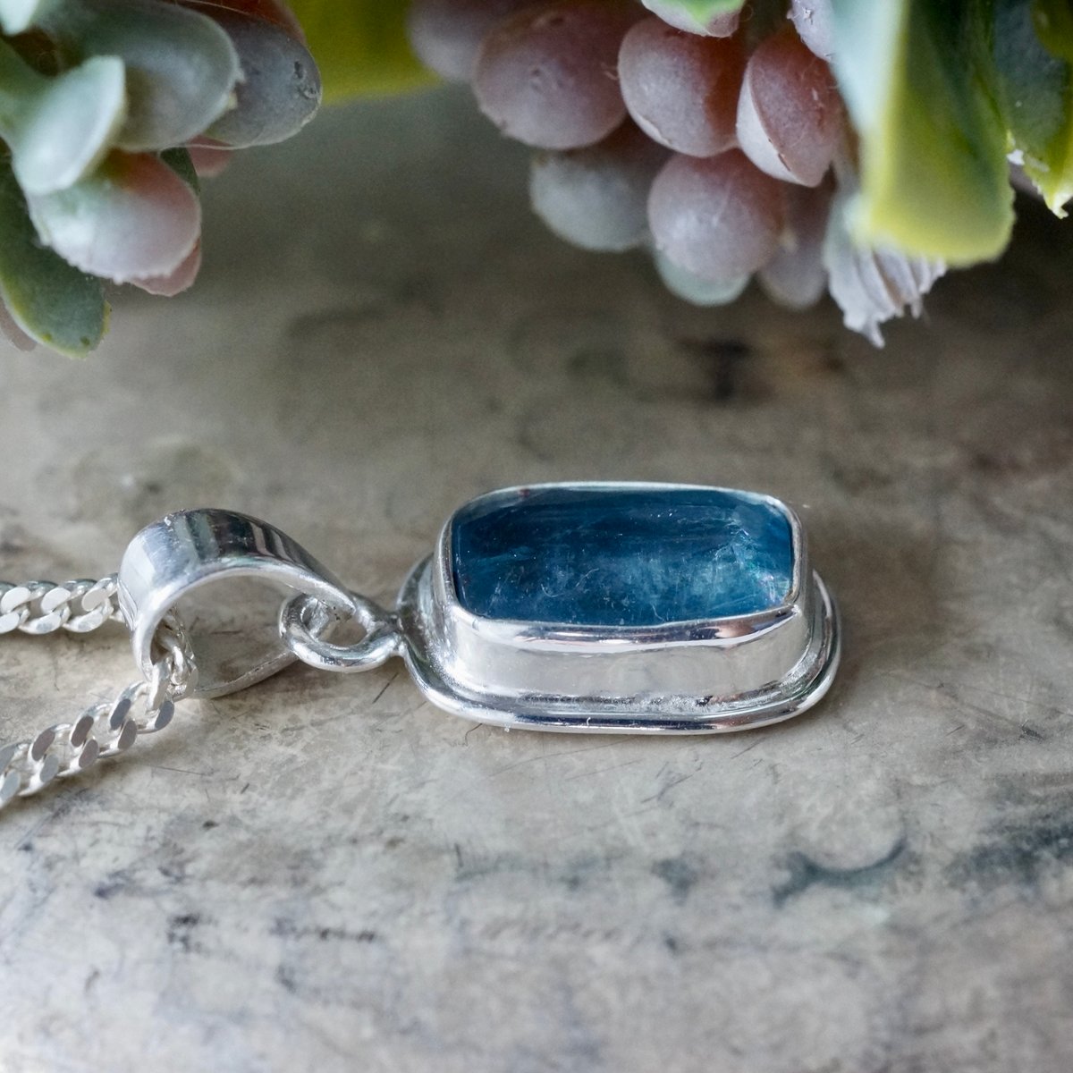 ブルー カイヤナイト スクエアシェイプ ペンダントトップ シルバー925