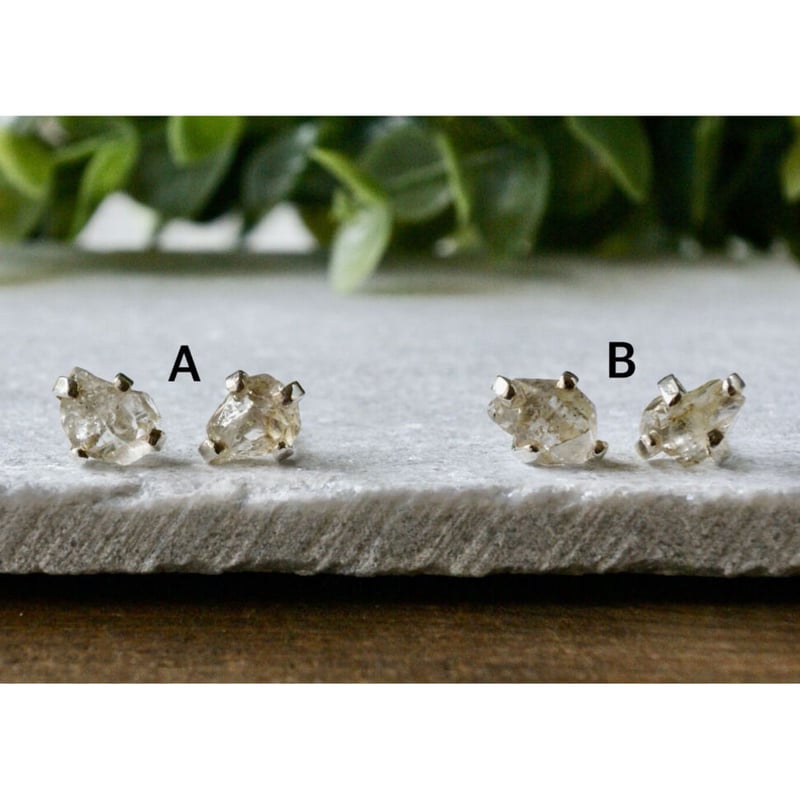 ハーキマーダイヤモンド（水晶）ラフカット（原石）スタッドピアス