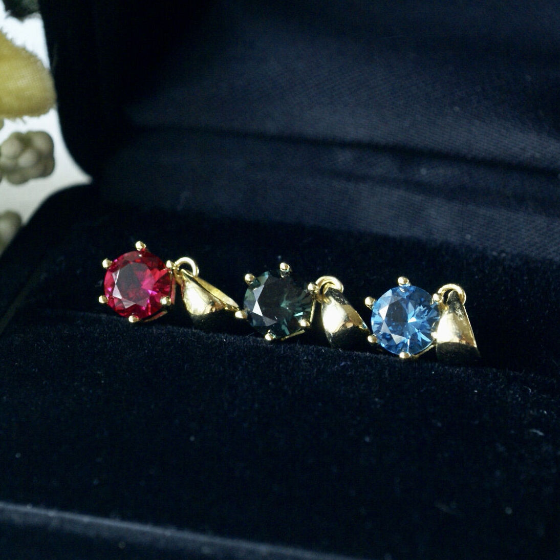 Handmade】合成ルビー ペンダントトップ 18kゴールドプレーテド Handmade】合成ルビー ペンダントトップ 18kゴールドプレーテド