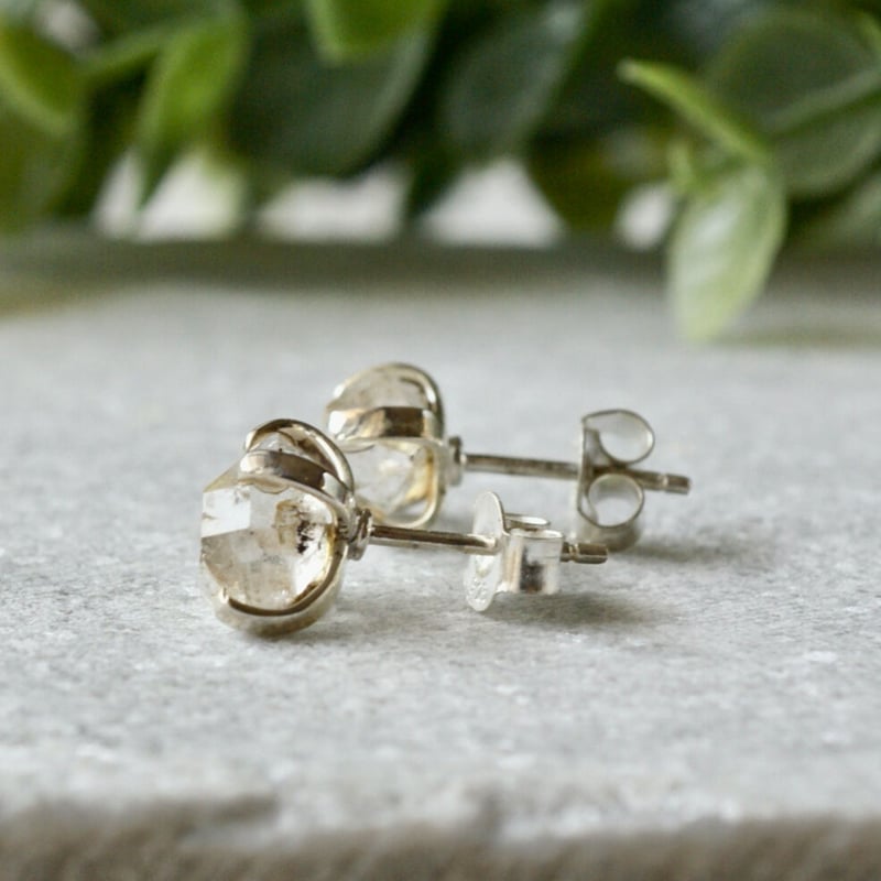 ハーキマーダイヤモンド（水晶）ラフカット（原石）スタッドピアス