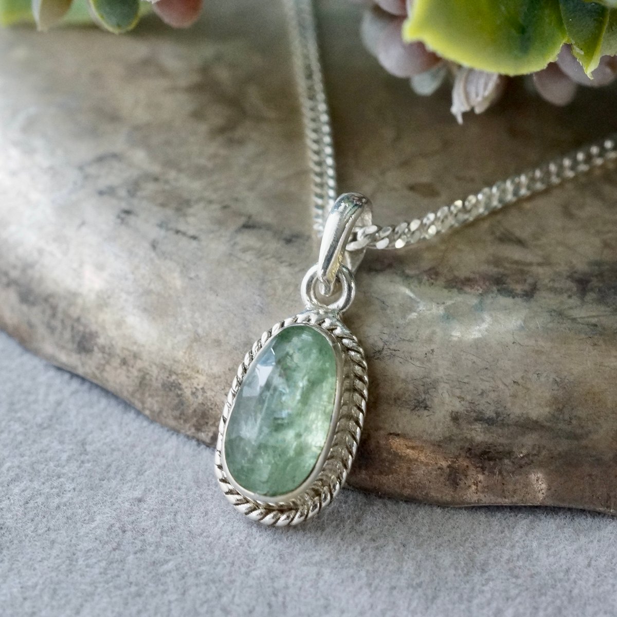 グリーンカイヤナイト ローズカット ペンダントトップ シルバー925