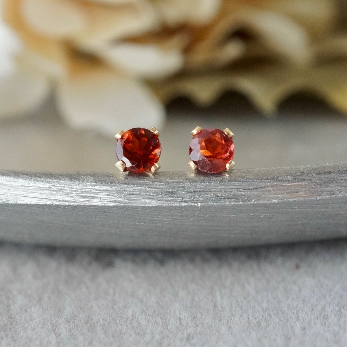 14kgf ガーネットのプチプチチャーム◝✩ ✧まいにち猫パレード！✧ 猫チャームブレスレット（白猫 or 黒