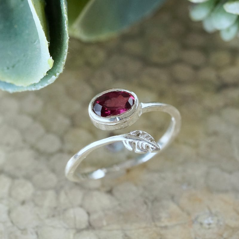 ロードライトガーネット リーフモチーフ フリーサイズリング シルバー