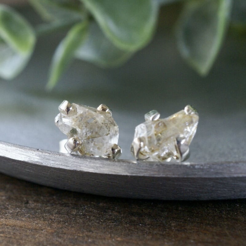 ハーキマーダイヤモンド（水晶）ラフカット（原石）スタッドピアス