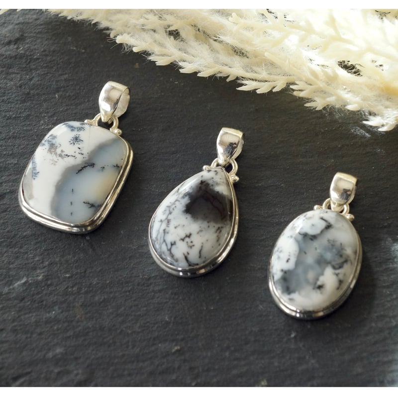 デンドライトオパール（メルリナイト）スクエアシェイプ ペンダント