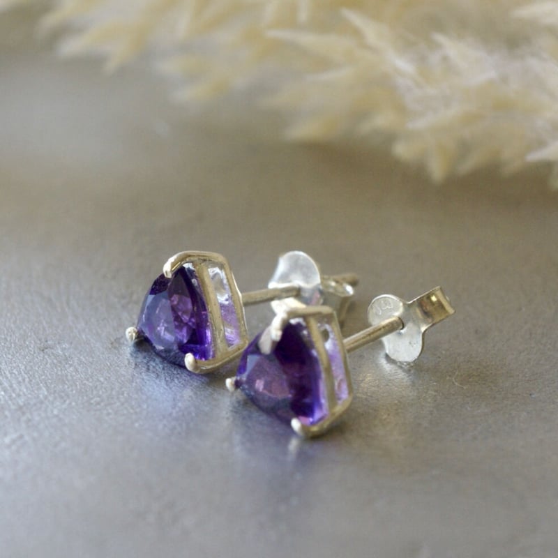 パープル アメジスト トリリアントシェイプ スタッドピアス シルバー