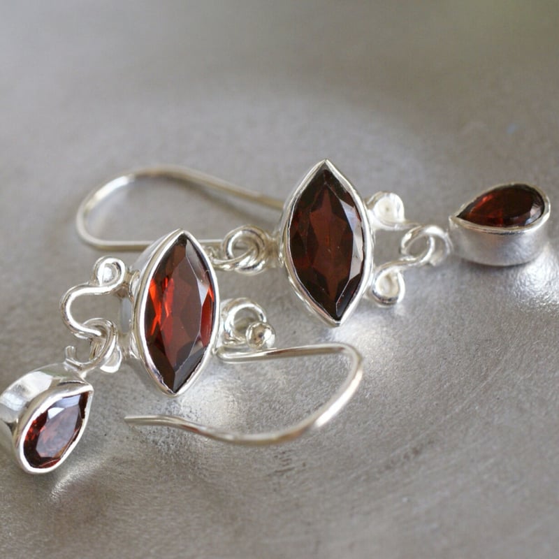 ○ガーネット スイングフックピアス シルバー925 （sv-167-3） | Ratna