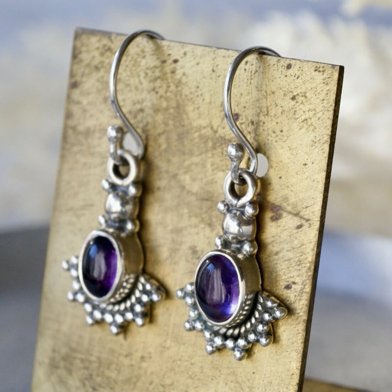 agete ローマンガラスとアメジストのフックピアス