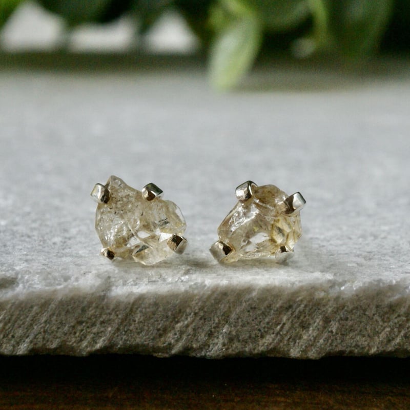 ハーキマーダイヤモンド（水晶）ラフカット（原石）スタッドピアス
