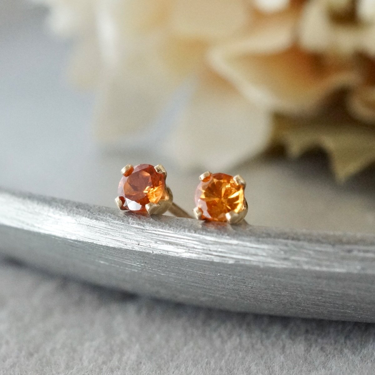 ピアス＊14kgf＊カラーチェンジ ライム グロッシュラー