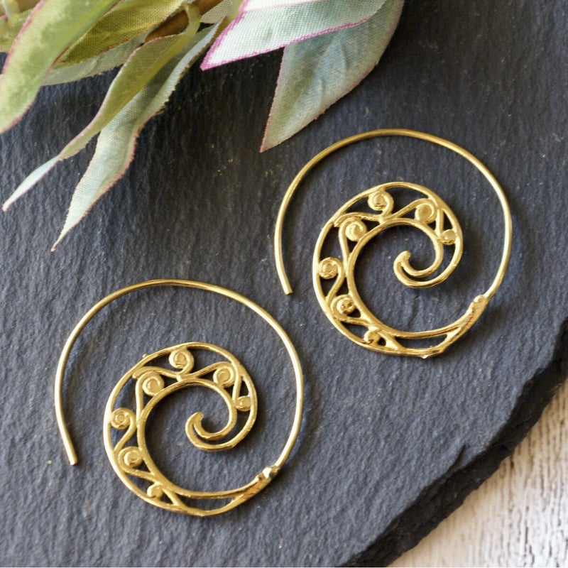 真鍮トライバル スパイラル フープピアス（b-98） | Ratna gemstones