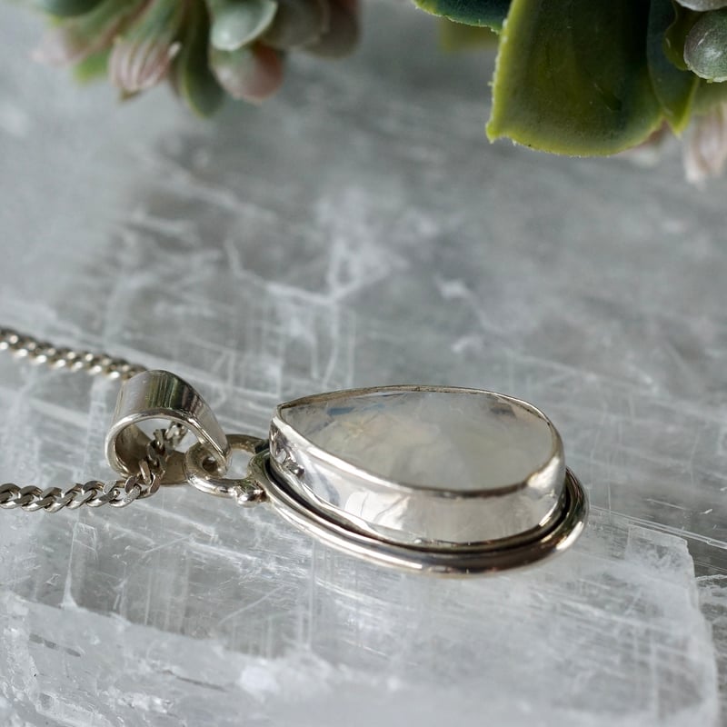 レインボームーンストーン ファセットカット ペンダントトップ