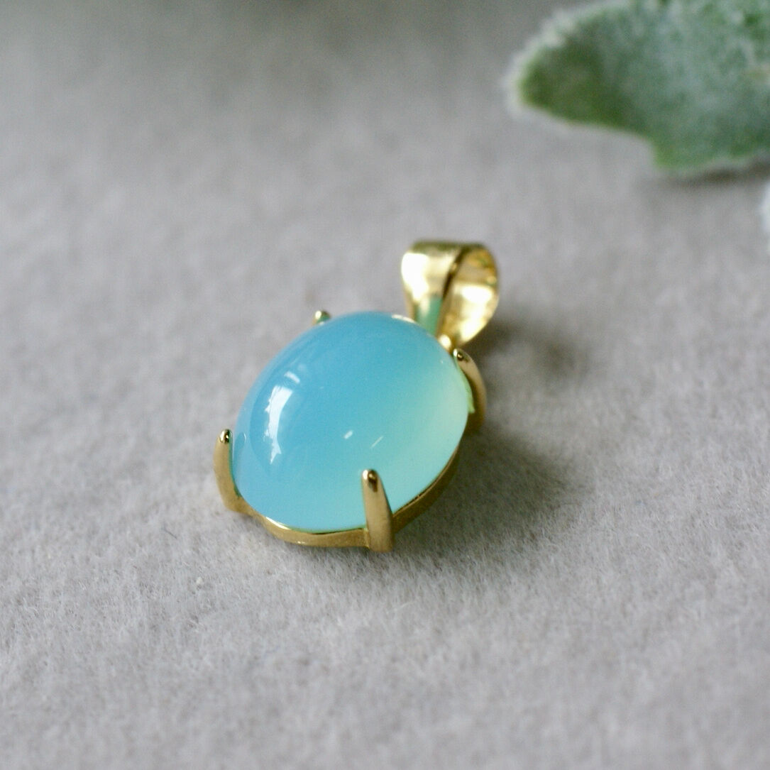 受注制作】シーブルーカルセドニー クラウンモチーフ ペンダントトップ