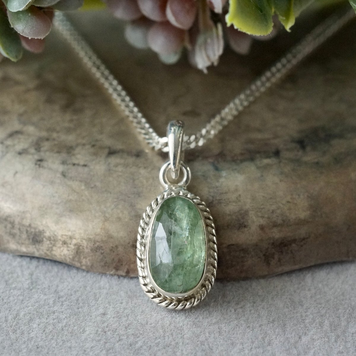 グリーンカイヤナイト ローズカット ペンダントトップ シルバー925