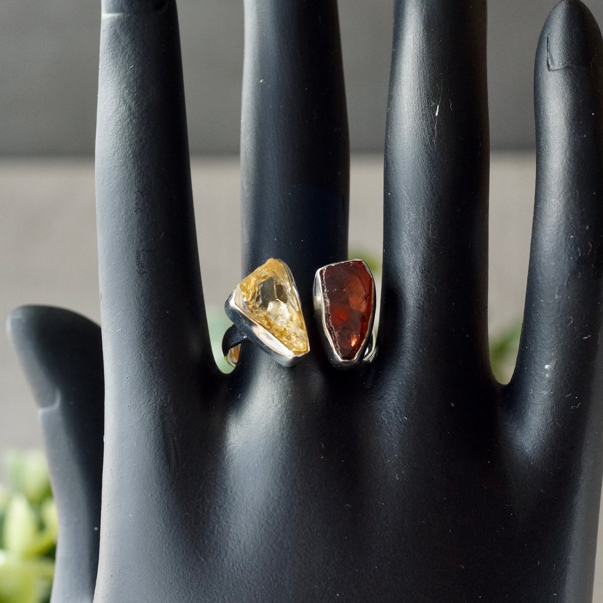 シトリンハート原石クラスター♡高級彫り台座付き tosho-stones_152-2894