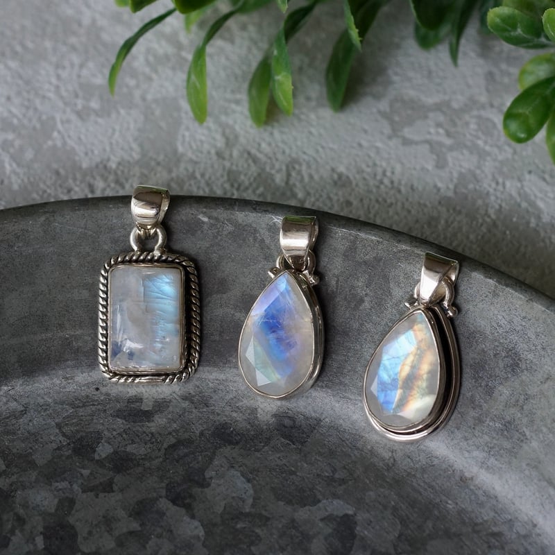 レインボームーンストーン ファセットカット ペンダントトップ