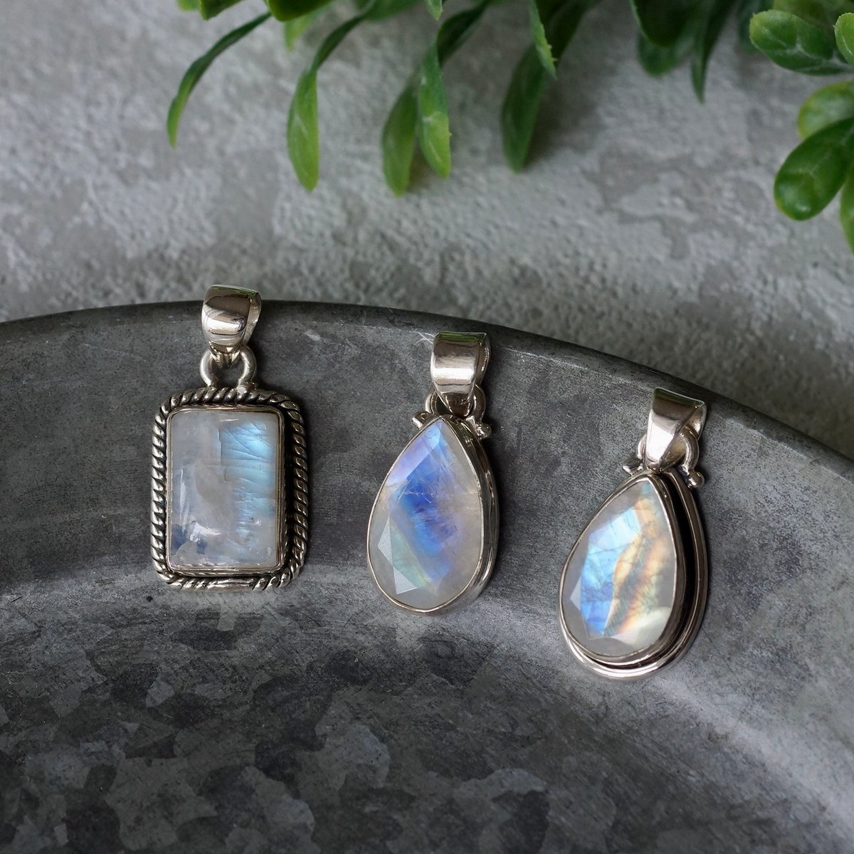 レインボームーンストーン ファセットカット ペンダントトップ