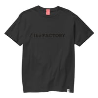 the FACTORY ロゴTシャツ (黒×黒ロゴ)