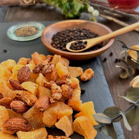 りんごで作ったお酒のおつまみ ～あおもり林檎と３種のナッツ～