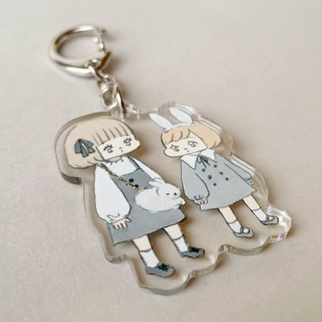 ぎゅうにゅう アクリルキーホルダー ver.モノクロコーデ