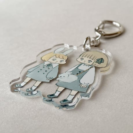 ぎゅうにゅう アクリルキーホルダー ver.モノクロコーデ