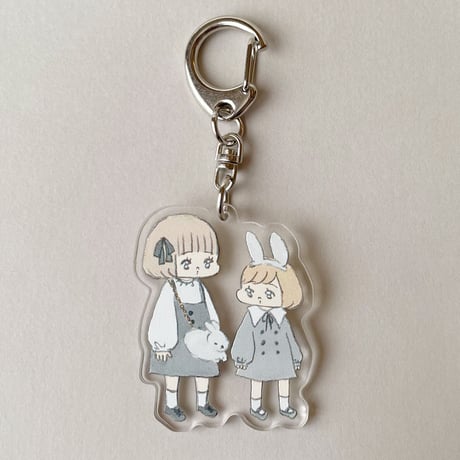 ぎゅうにゅう アクリルキーホルダー ver.モノクロコーデ