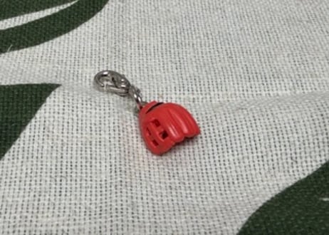 スポーツマスコットチャーム　グローブ（赤）